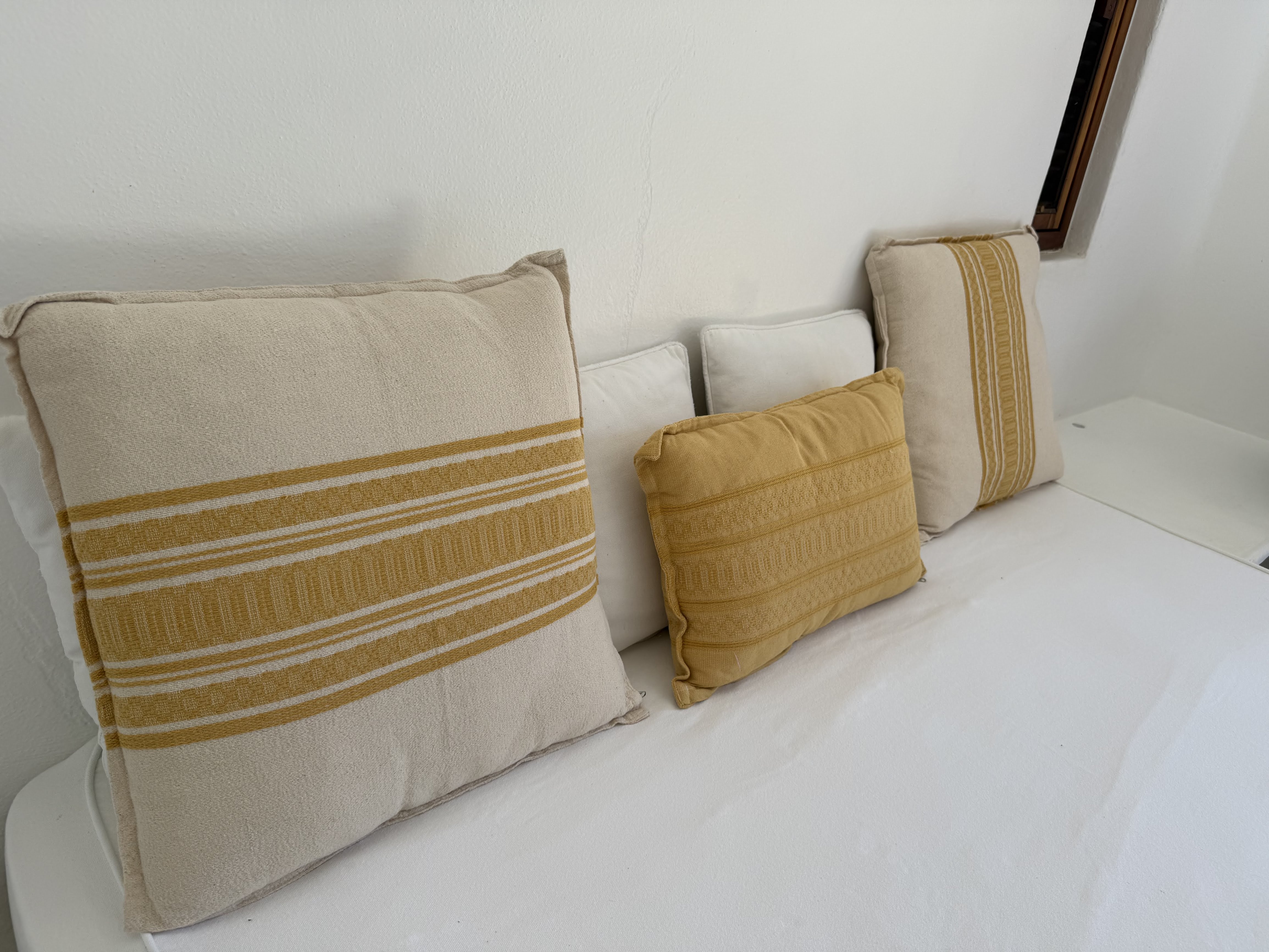 Recámara triple en amarillo